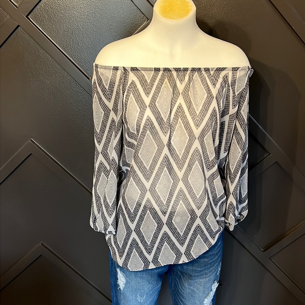 AB STUDIO Off Shoulder Top Size Medium
